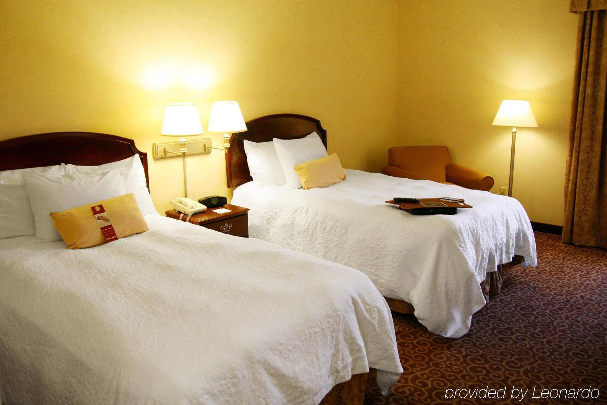 Hampton Inn Mount Pleasant Room photo