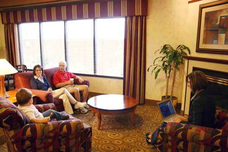 Hampton Inn Mount Pleasant Interior photo